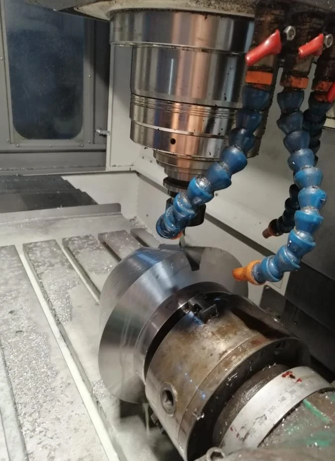 Bahar Makina atölyesinde CNC tezgâhıyla metal işleme